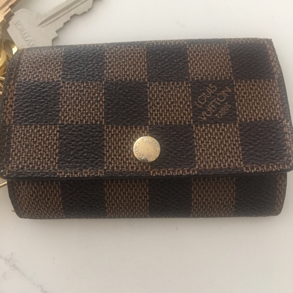LOUIS VUITTON KEY HOLDER